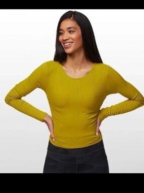 ALO Yoga Gather Long-Sleeve Scoop Neck Top - chartreuse green yellow